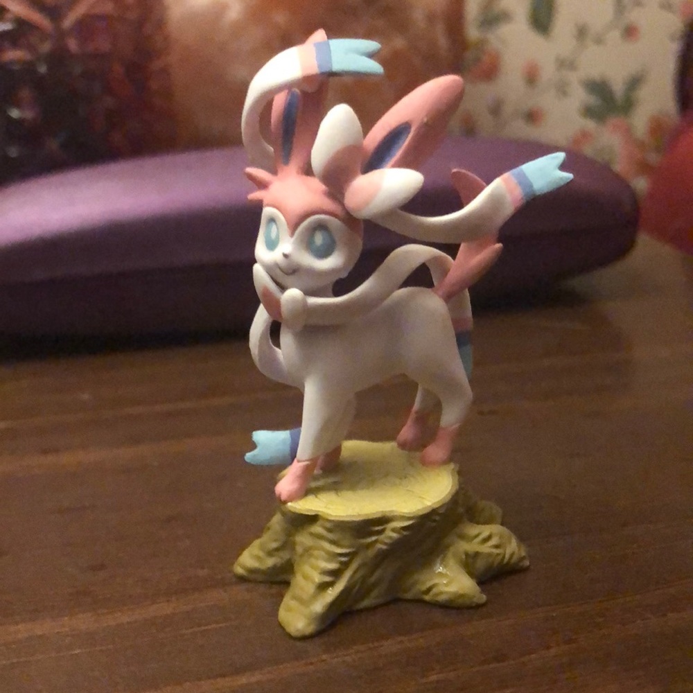 3/20$ Sylveon Mini Figurine